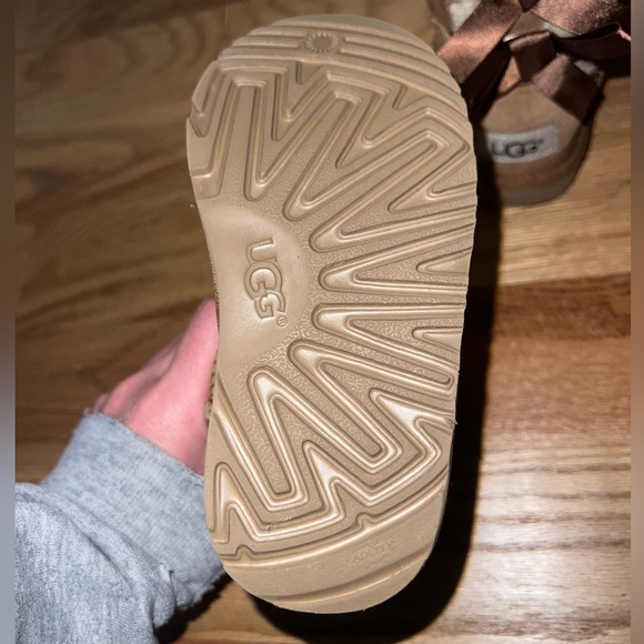 Little Girl Size 9 Bailey Bow in Chestnut - Picture 6 of 11